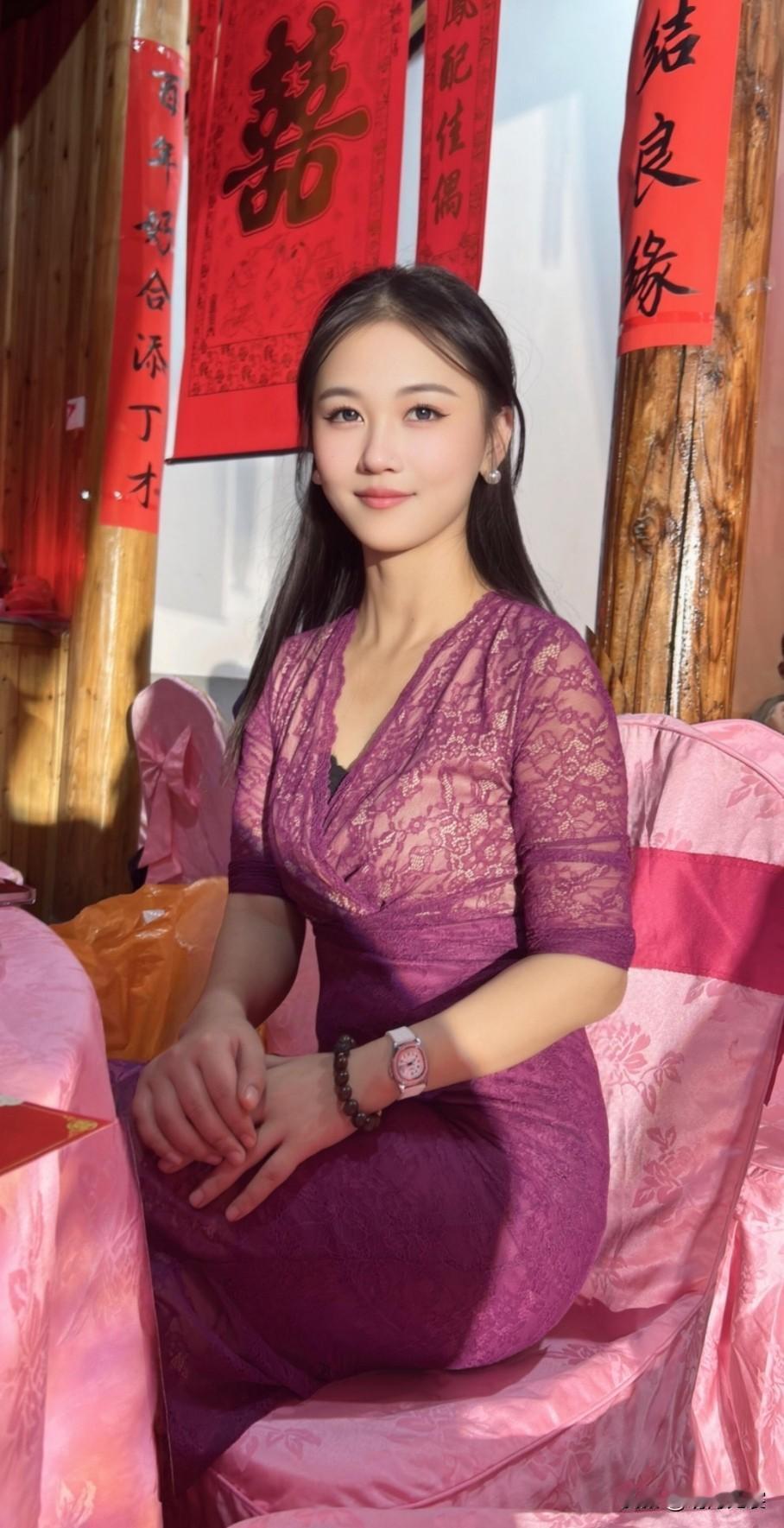 每个女人年轻时，都做过披着红纱进洞房的梦。我尤其喜欢农村式婚礼的热闹，浓烈。