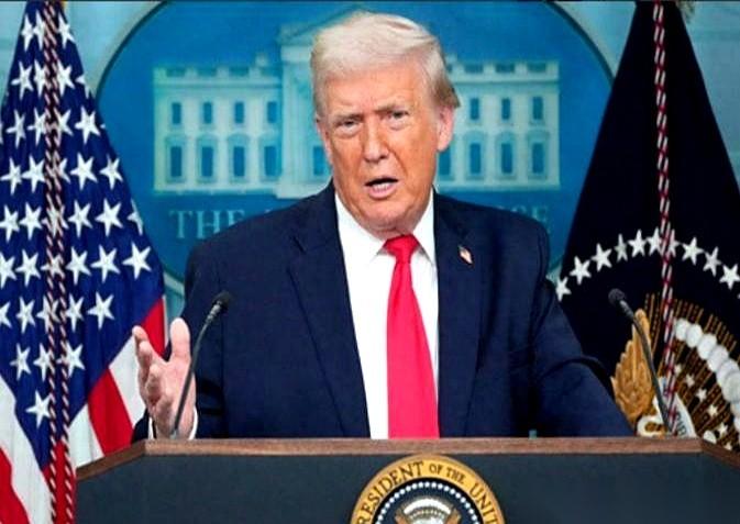 他以为47%的关税大棒砸下来，我们至少得喊疼。结果我们干了啥？退后两步，给他