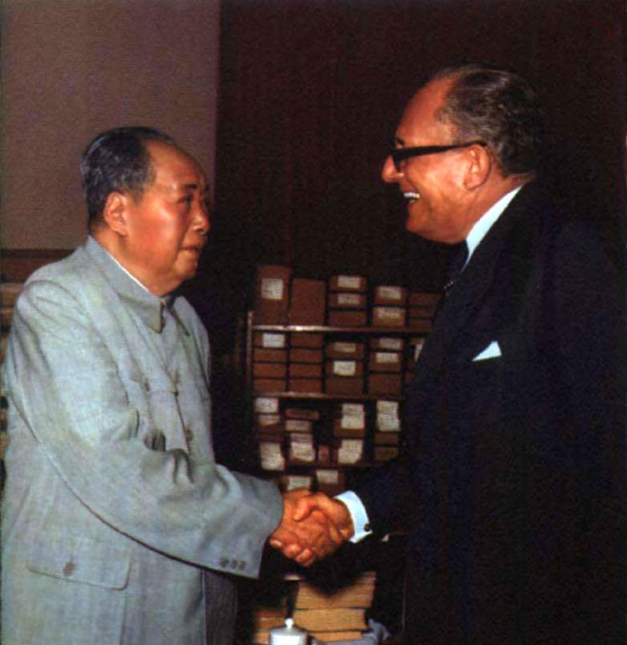 1972年7月10日毛主席说：苏联打来了，我跟你打到底，防止可能的原子弹打击。