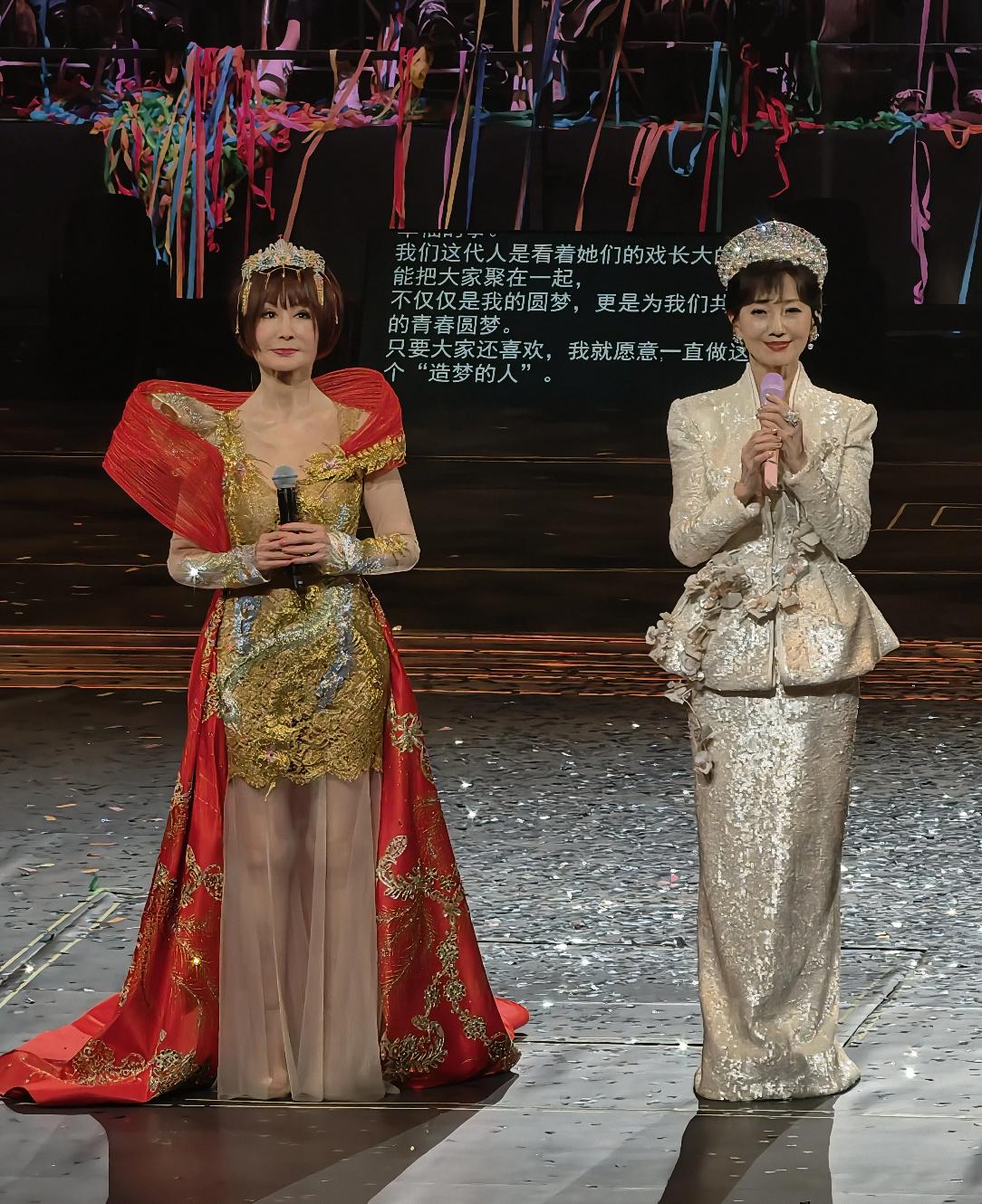 左边是潘迎紫，1945年出生，身高165cm。右边是赵雅芝，1953年出生，身