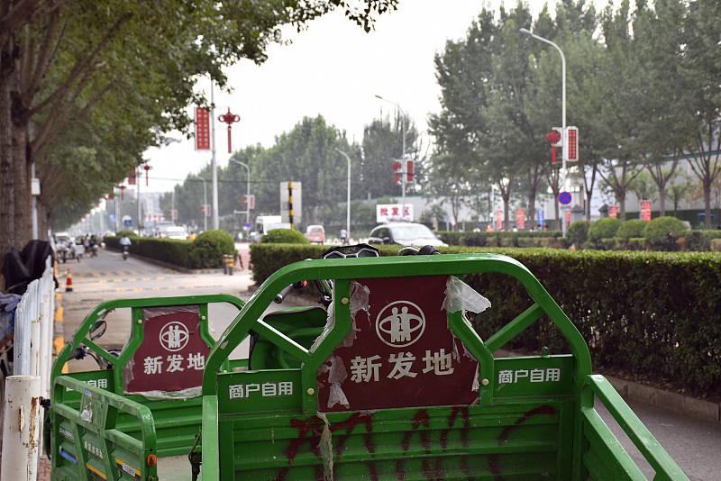 安徽宿州这波新通告刚出来，身边靠电动三轮车拉货接娃的朋友直接炸了。规定是每天早
