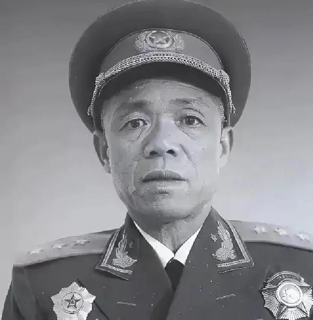 1974年，兰州军区司令韩先楚上将刚刚上任不久，就听说：“几年前，红15军团的1