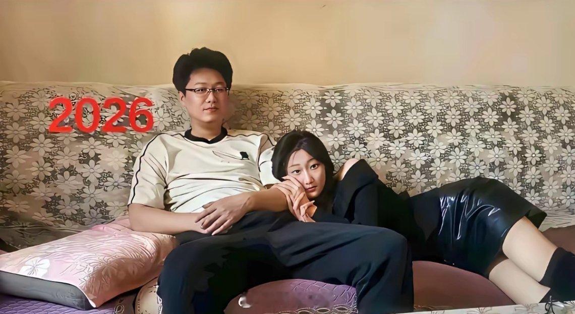 大叔带娃，自己一直这么帅气，女儿也变成大美女了。