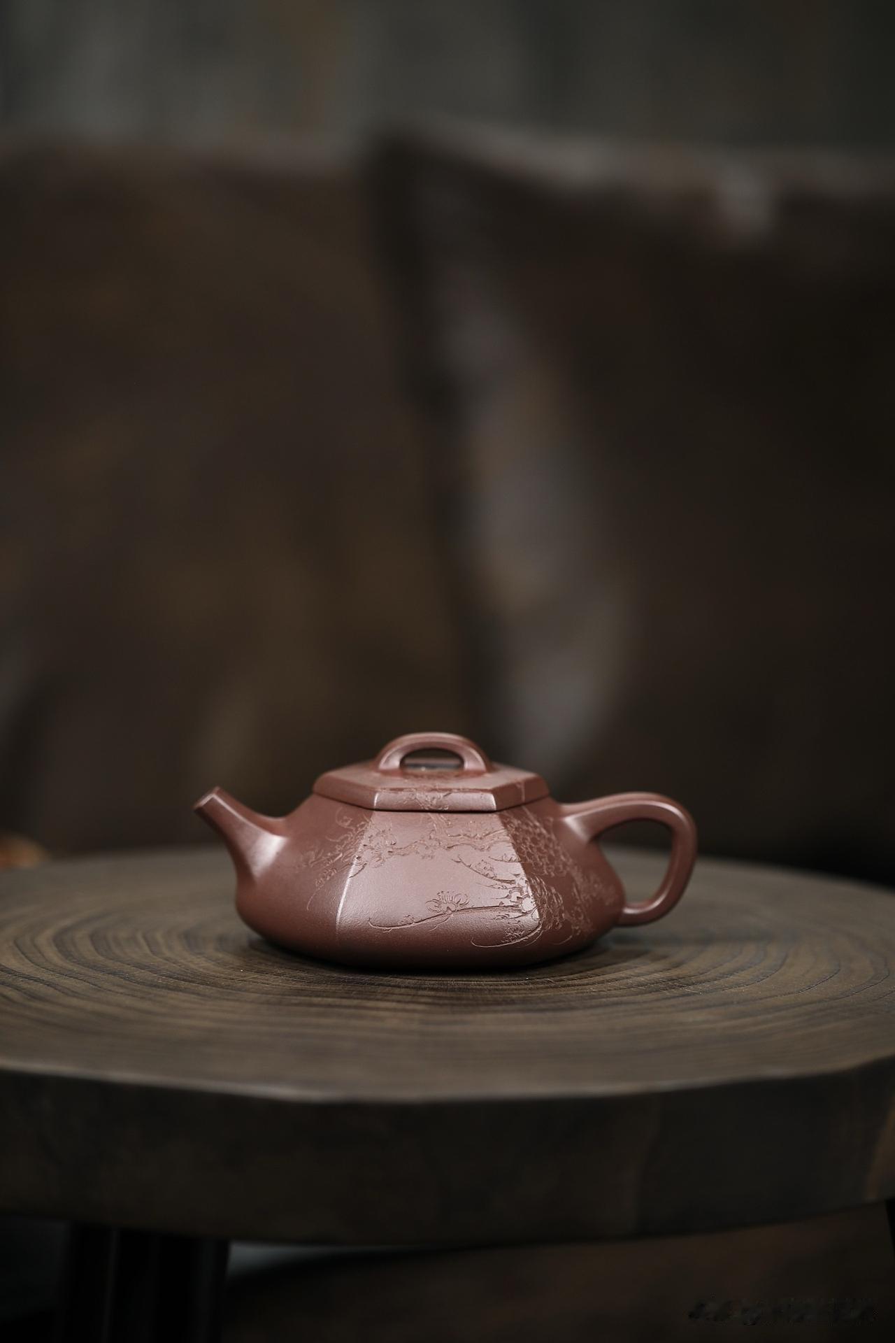 存茶这些年，我交过的学费够买一斤金骏眉第一笔学费，交在五年前。朋友送了一盒明