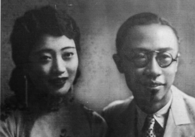 皇后婉容由于长期受到溥仪冷落，正常的生理需求得不到满足，便先后和溥仪的两位随侍李