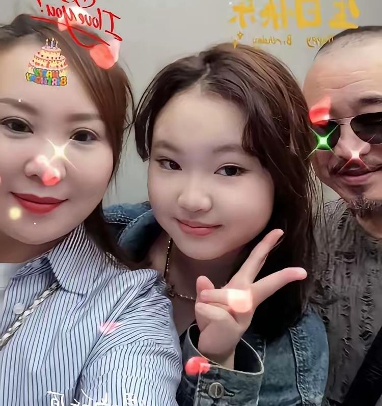 琳琳妈过生日非常低调，没有大操大办。没有看到两个儿子，王亮和王梓嘉，只有小女儿陪