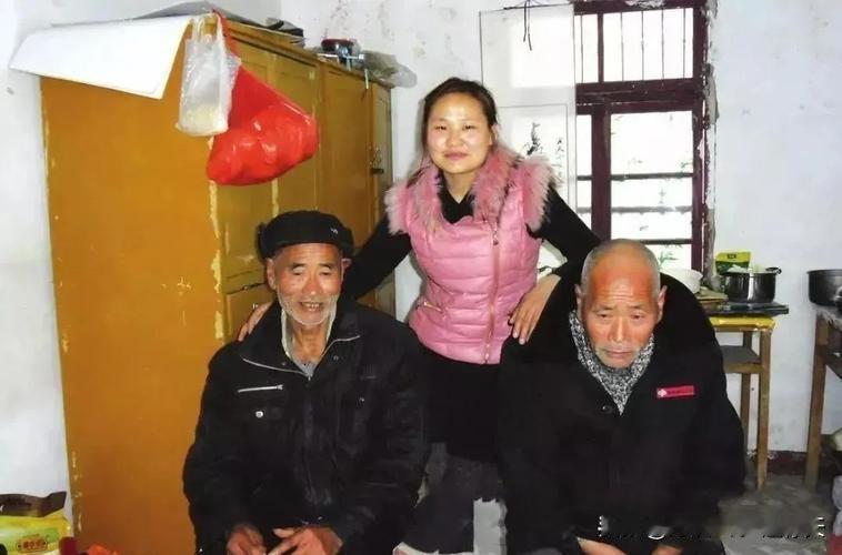 葛红花，女，出生在1988年3月安徽省蒙城县岳坊镇冯庙村人，蒙城县附小联盟学校教
