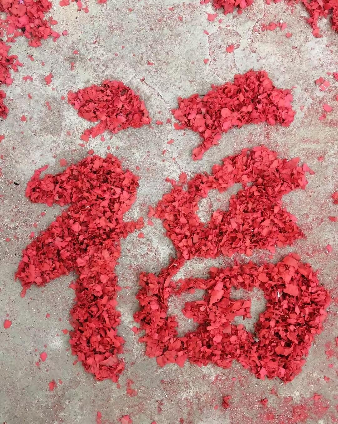 以前在农村过年，要到初六初七，才会人走村空。现在过年，才年初二，回家过年的人就