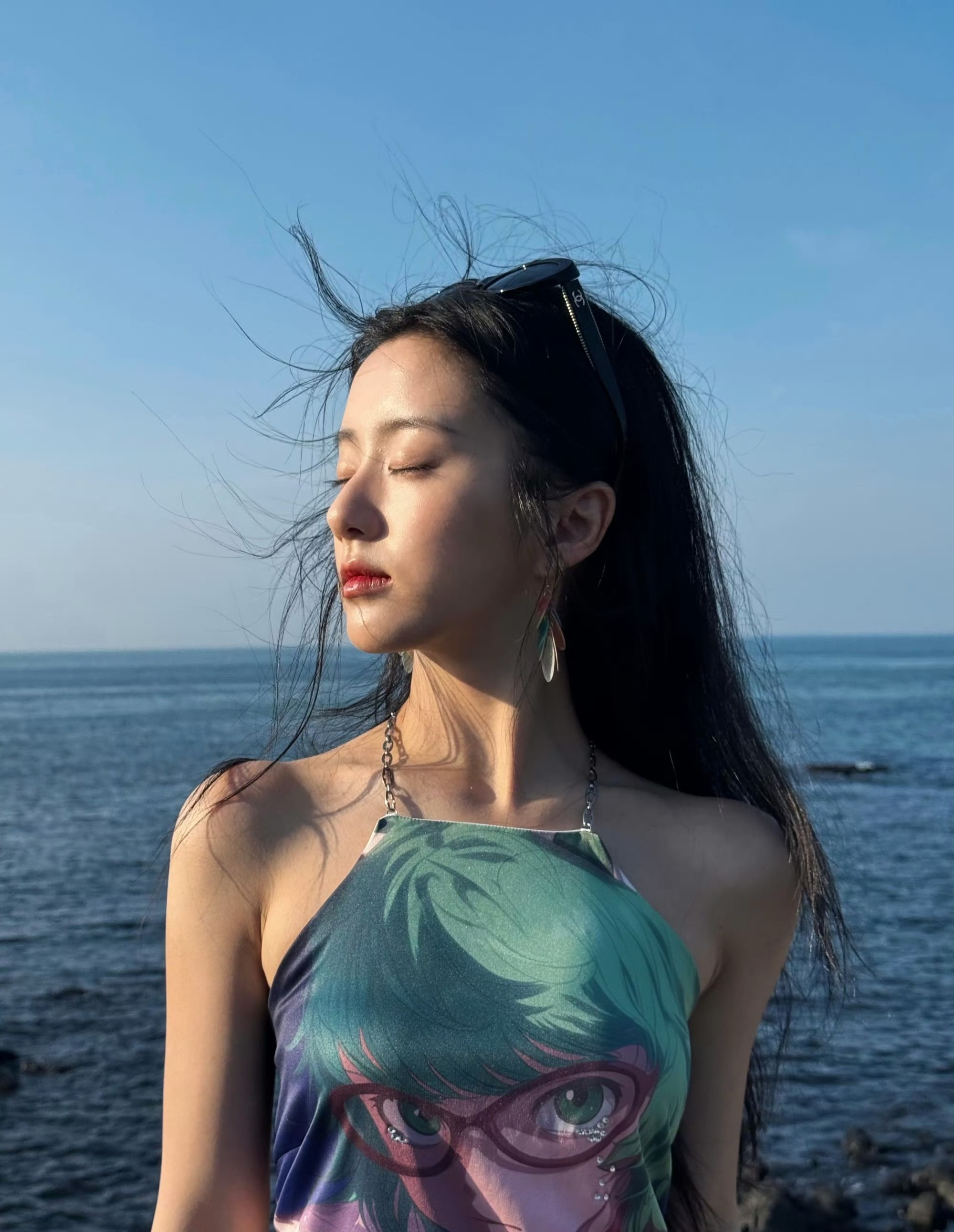 包上恩更新海边度假照，这状态无可挑剔了吧​​​