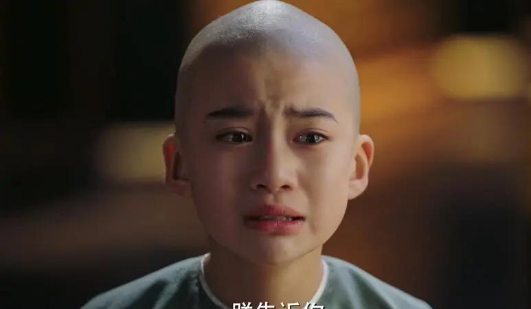 1748年，富察皇后去世，大阿哥永璜前来奔丧却怎么也哭不出来，气的乾隆抬脚飞踹过