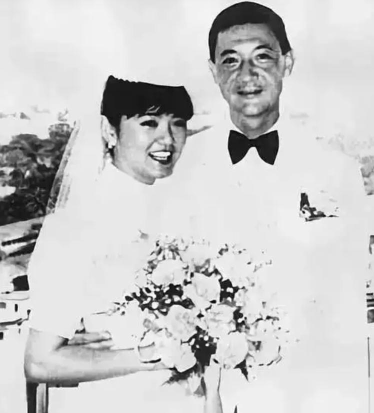 1976年，已婚的蒋孝武看上了夫人给孩子请的家教老师，蔡惠媚比他小20岁，并且非