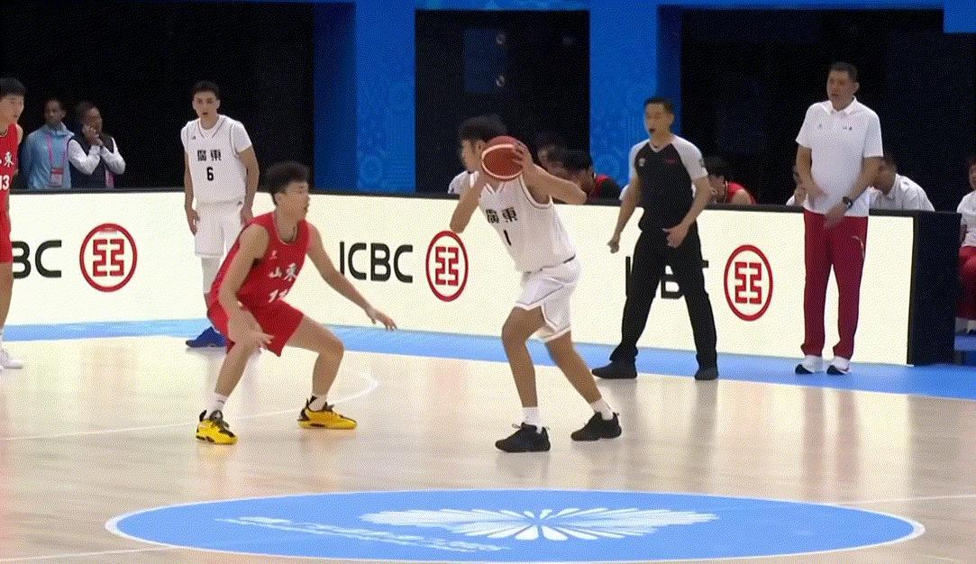 我的天王浩然投疯了！这种高难度三分也进，杜兰特附体啊，目前已经砍下34分6板攻防