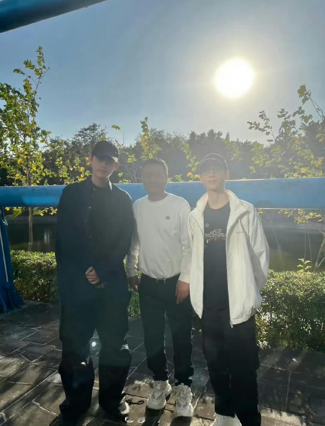 哇，今夕是何年，飞云系的合影诶，罗云熙陈飞宇全新合影🈶