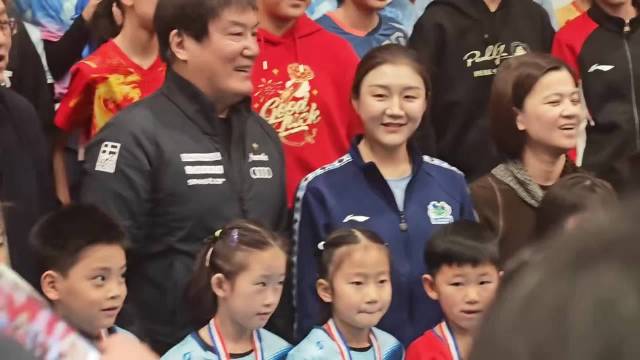 荣耀归来！卫冕奥运冠军陈梦现身陈梦杯颁奖盛典