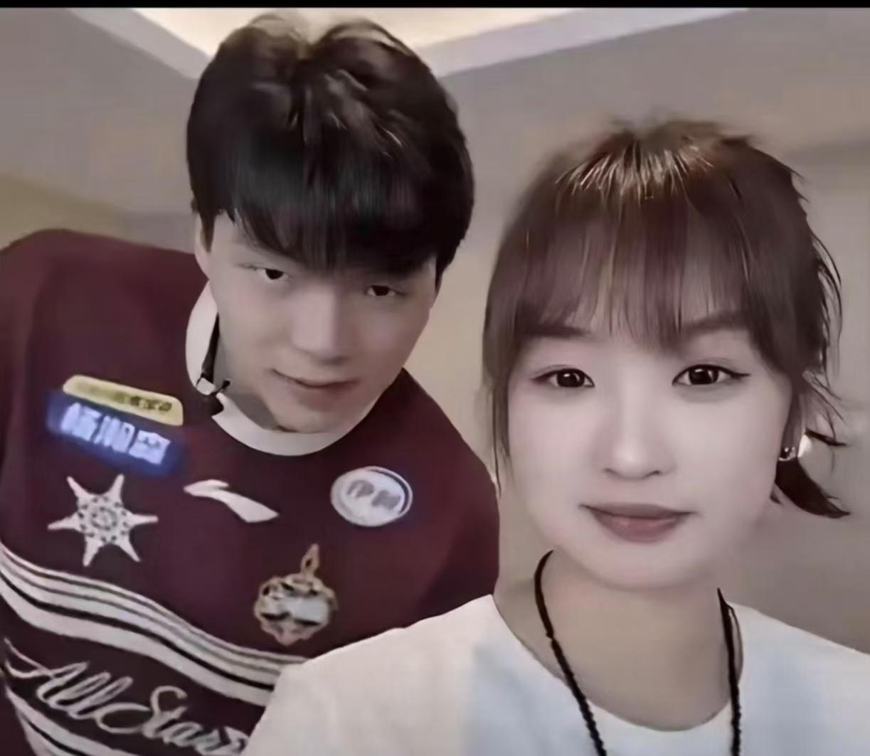 杨瀚森的小女友格局大一点儿吧，可别毁了小杨啊！他是中国男篮未来内线的答案，如果小