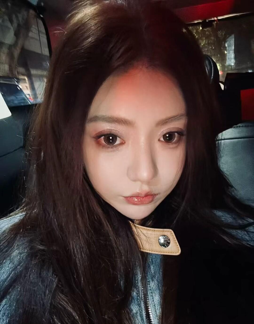 蛋蛋和辛巴再度登上热搜。骂他们的人，队伍排起来能绕直播间好几圈。不过吃这行饭