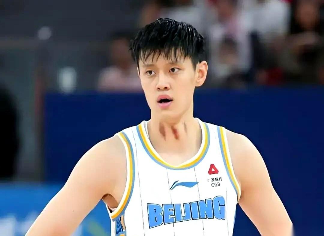 最扎心的是什么？不是北京队给不起曾凡博顶薪。是这边合同还没谈拢，那边已经火急