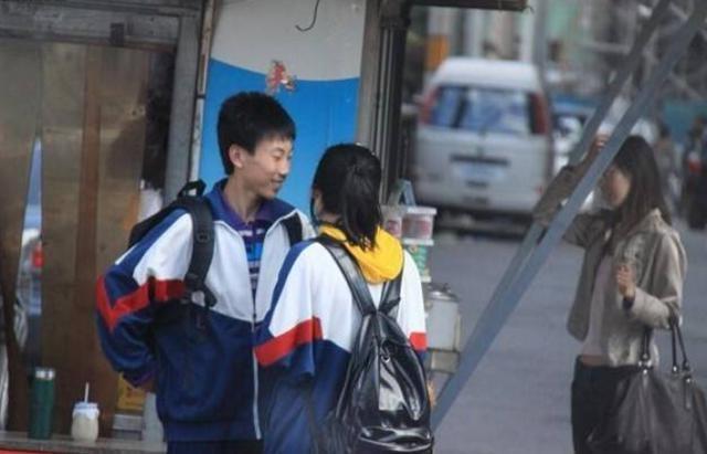 16岁女儿早恋“怀孕”, 妈妈怒骂“丢人”反被女儿说的心生愧疚