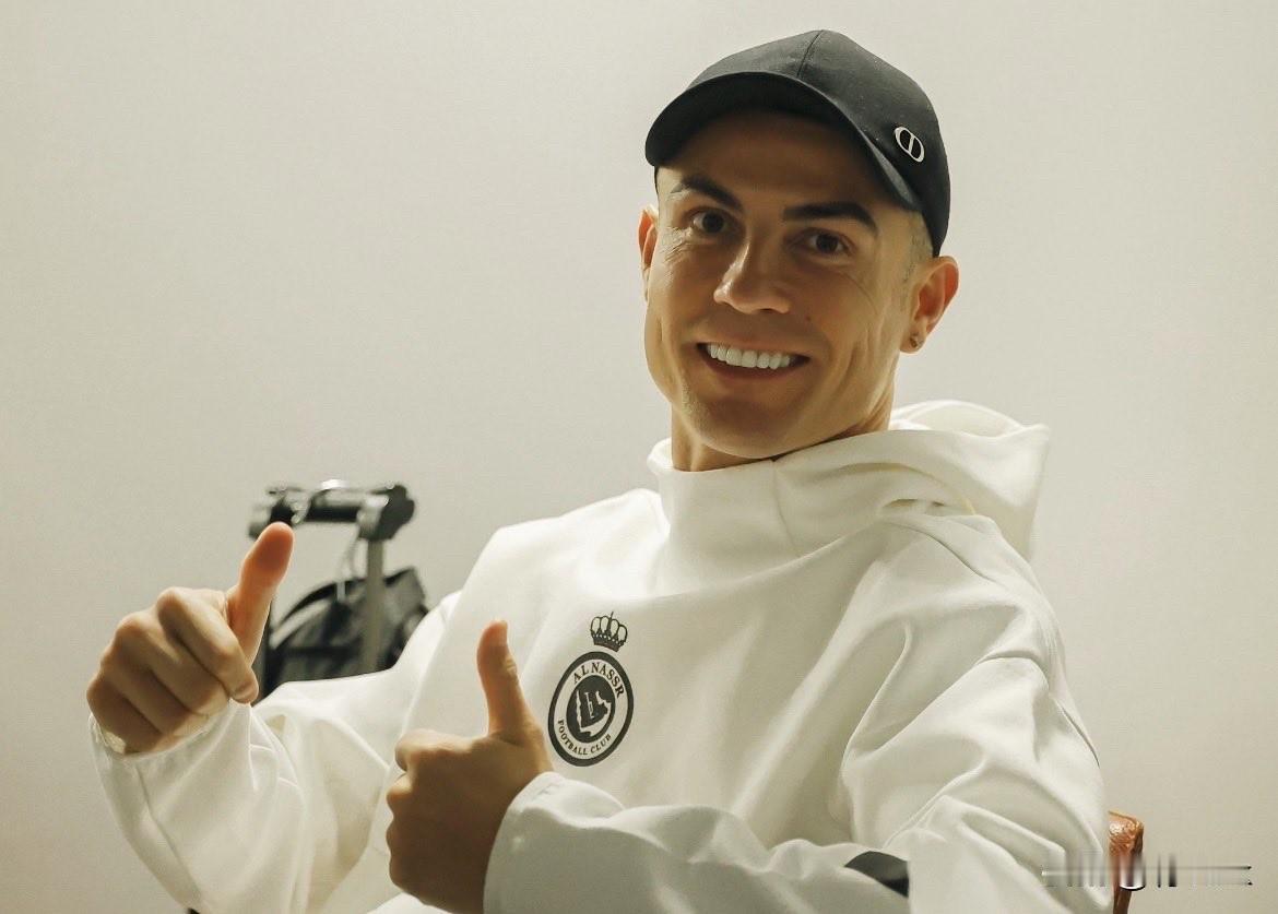 内马尔谈C罗：他受到了不公平对待！外媒报道，前利雅得新月外援内马尔对记者