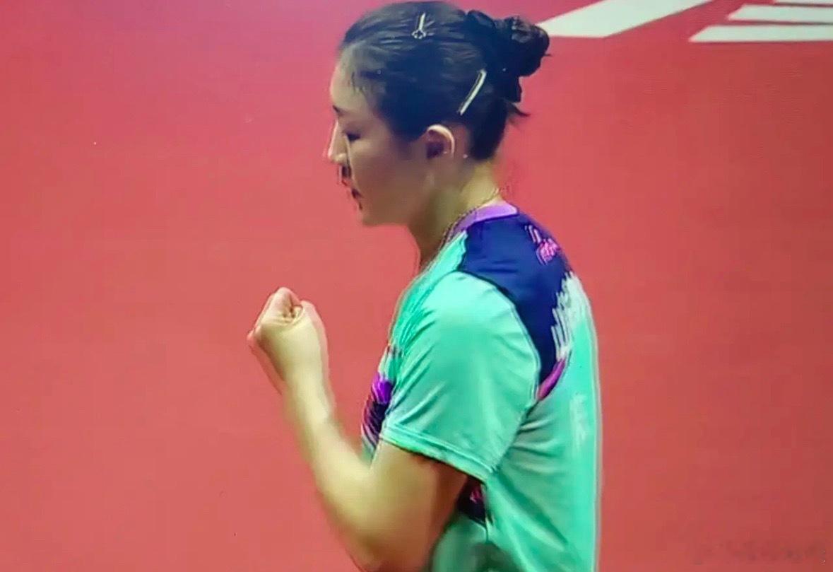 女团半决赛山东队对上海队，原想着陈梦战胜陈熠应该没有什么问题，因为陈熠打球感觉偏