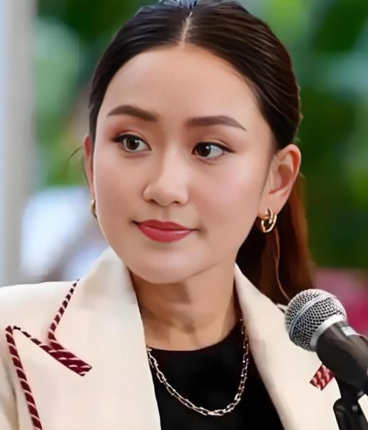 泰国犯难了!泰国这回可是遇到了个甜蜜又头疼的难题——钱太“值钱”了。2