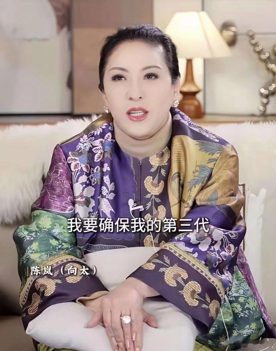 我要是向佐，听到律师念遗嘱那一刻，手里的茶杯估计都得摔了。陈岚、向华强将他们名下