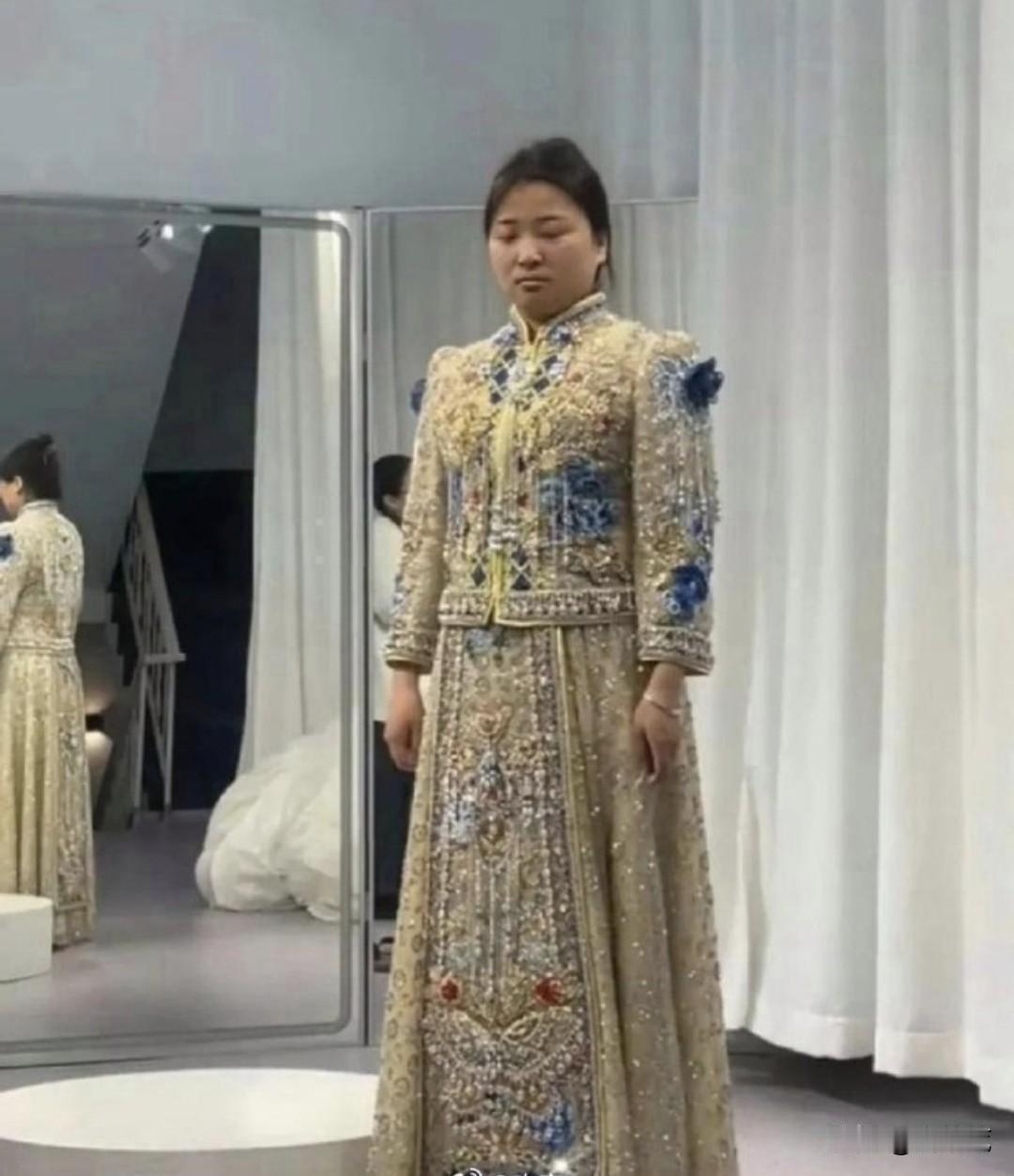 试完婚纱，不太高兴了，现实中有很多这样的人，自己什么身材，什么形象，什么气质，心