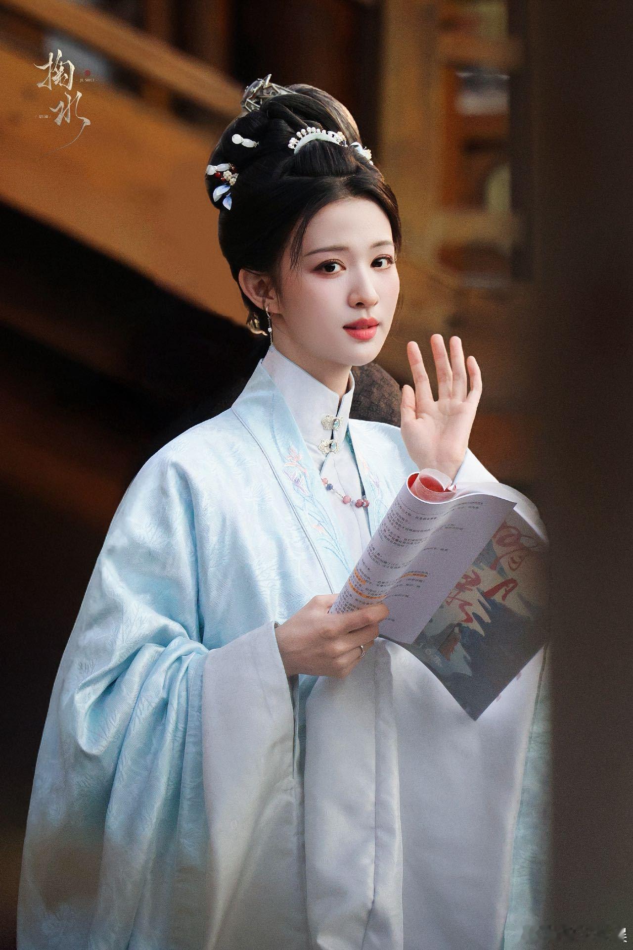 魏采薇的每帧路透都美到心巴！王楚然穿明制大放量汉服温婉又灵动，都自带古风滤镜,