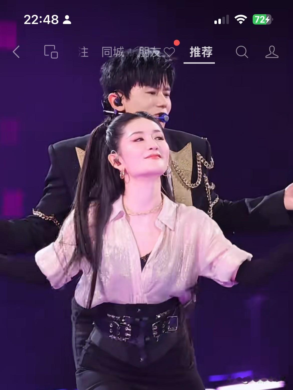 张杰谢娜的演唱会看了说实话谢娜跳舞和专业舞者差距很大，但着不重要啊，重要的是去