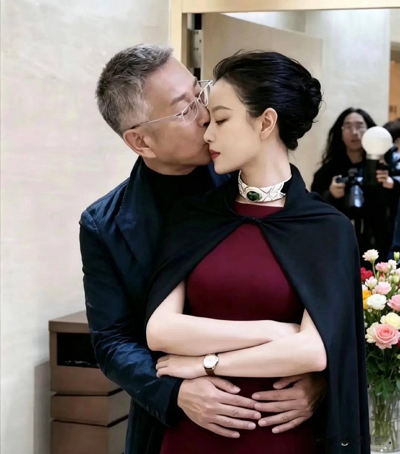 性学专家说：“男人追女人，就是为了睡她，二十岁是这样，四十岁是这样。六十岁还是