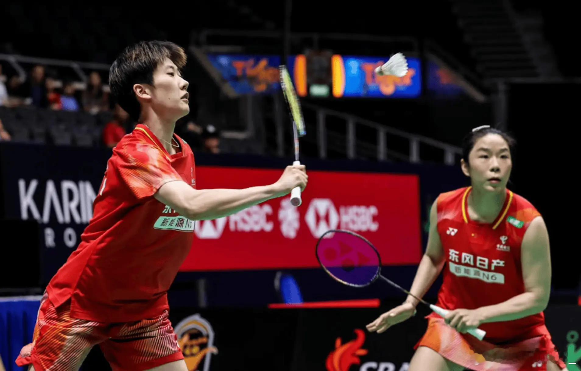 国羽女双会师决赛！凡贤组合2-0力克圣坛，首夺新加坡赛冠军2026新加坡羽毛球公