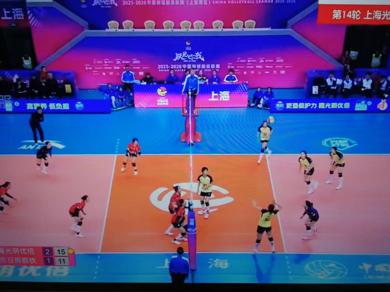上海女排和山东女排今晚这一战，山东队败在解盛钰和李晨瑄手里！既然是锻炼年轻人，解