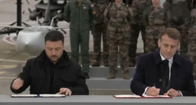 当地时间11月17日，乌克兰总统泽连斯基与法国总统马克龙在巴黎就乌克兰购买100