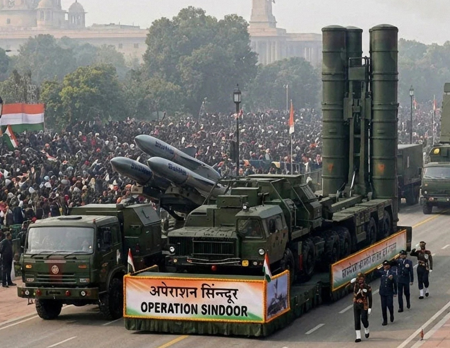 近日共和国日展出的S-400，这辆MAZ543怎么是六轴？