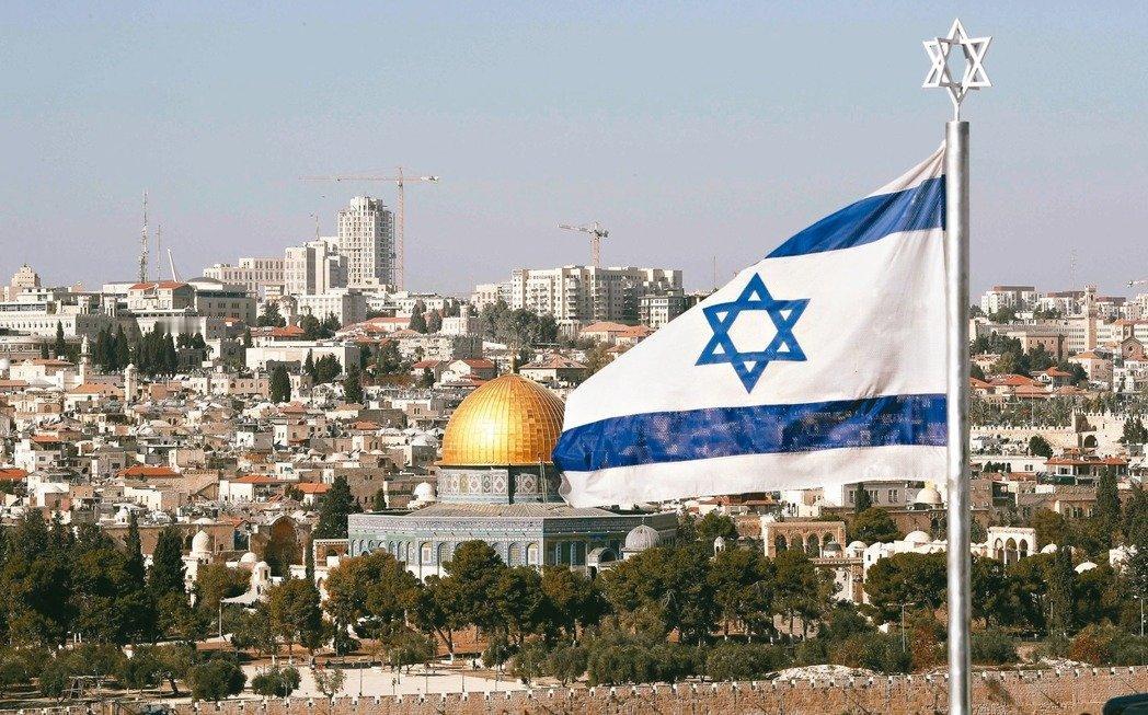 以色列的街头，到处都是废墟建筑。曾经不可一世的以色列，这回是真的被打疼了。就在大