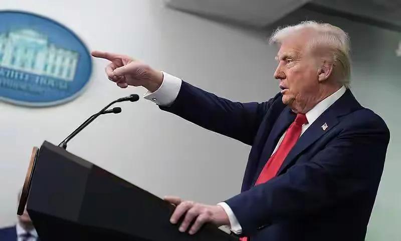 万万没想到，美国出手了！然而，这一举措并未如愿打动中国市场，反而引发了对芯片