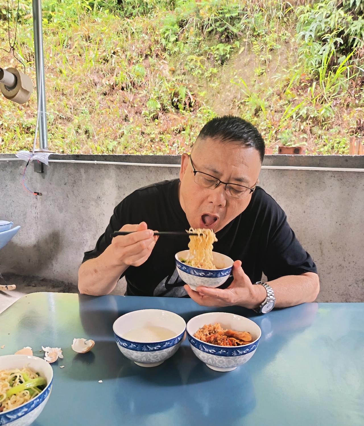 在“农家乐”吃住一人一天100元，早餐吃什么？可以说，吃的相当的丰盛，味道又