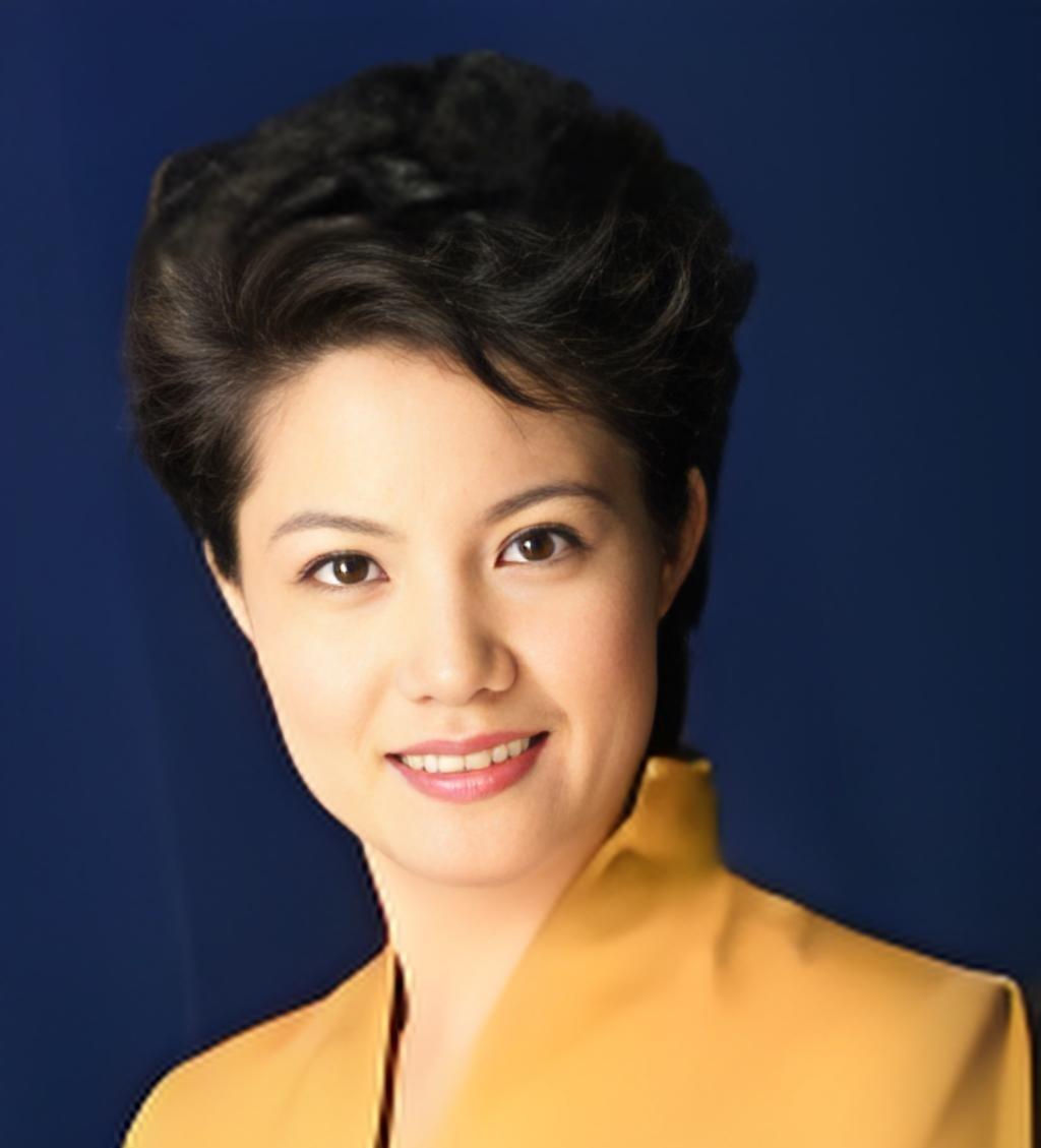 她叫王巍1972年2月出生于天津市，1992年只有20岁的她便从事电视工作，先后