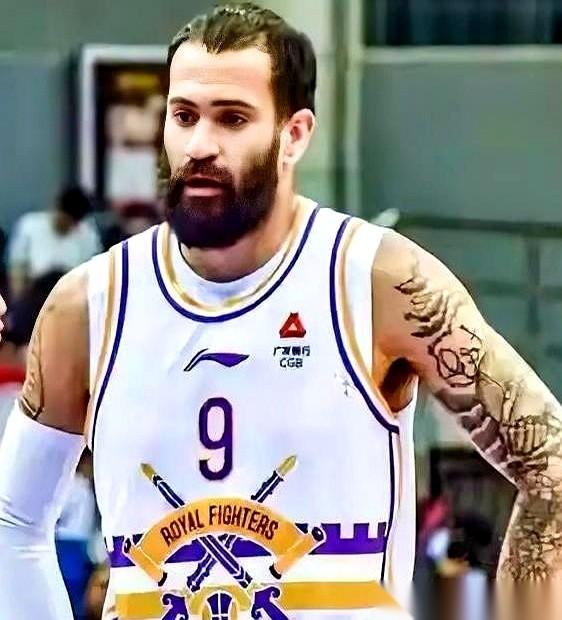 CBA新赛季打了没几场，外援的“使用说明书”好像被人直接撕了。北控队那个叫里勒