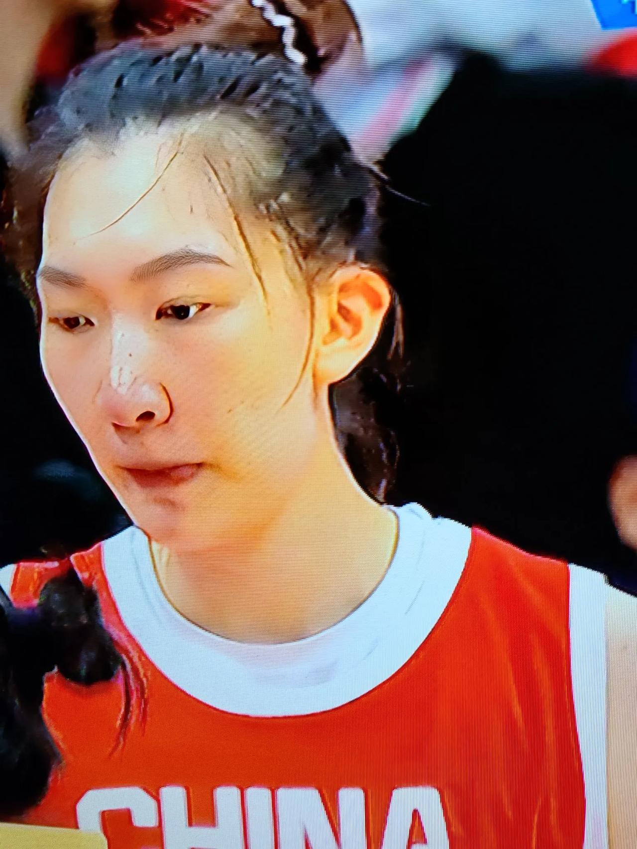 看了四川女篮两场比赛，大胜山西和浙江女篮，特别是李梦进攻能力确实很强，分别砍下2