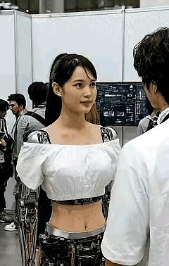 现在的美女机器人和活生生的人类女性没有什么两样了！据传这种机器人只要5万块！