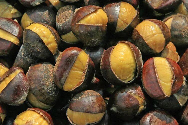 吃板栗虽好，但要是没吃对，可能反而伤身！1.别当饭吃，吃多会胖板栗淀粉多，