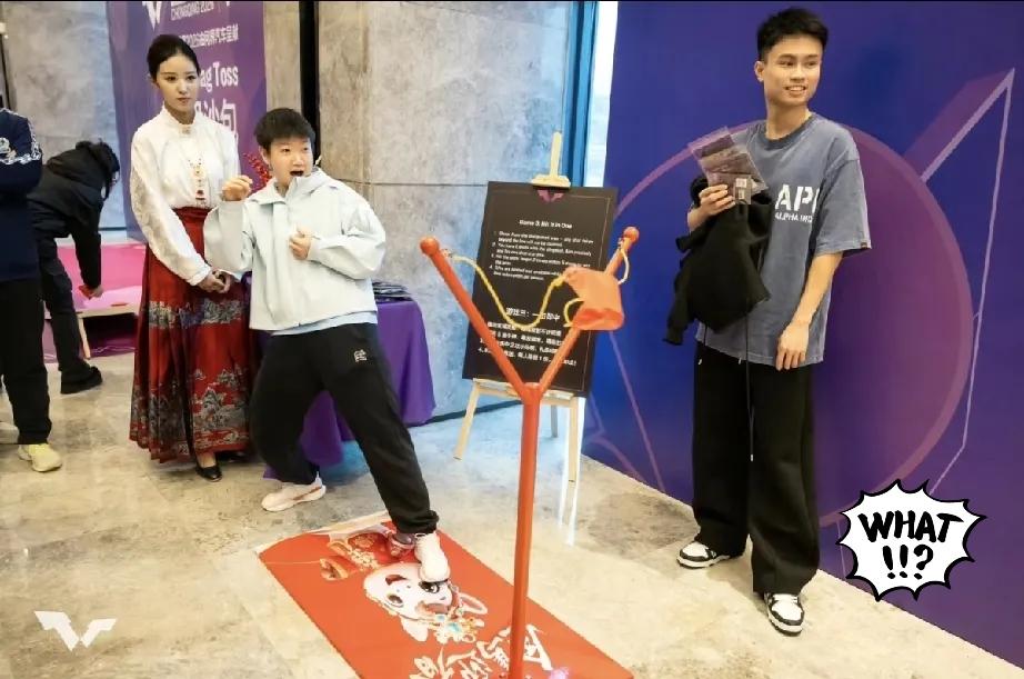 有没有发现，孙颖莎身边的氛围真的太治愈了！和周启豪同框时，莎莎玩得开心又放