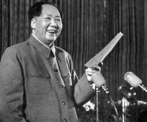 1955年授衔时他既无军衔也无官职，为何毛主席却特批他享受元帅级别的待遇？19