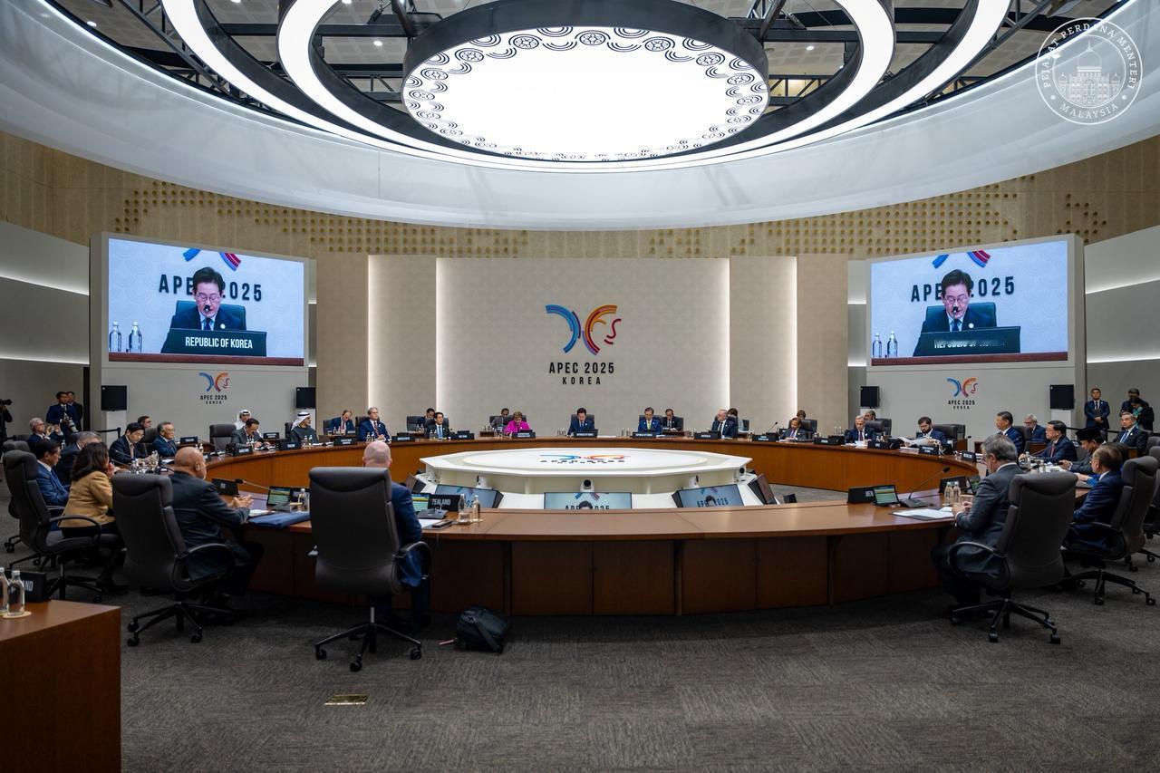 11月1号，韩国已经正式把明年APEC主席国交棒给了中国。而且中方也已经官宣，明