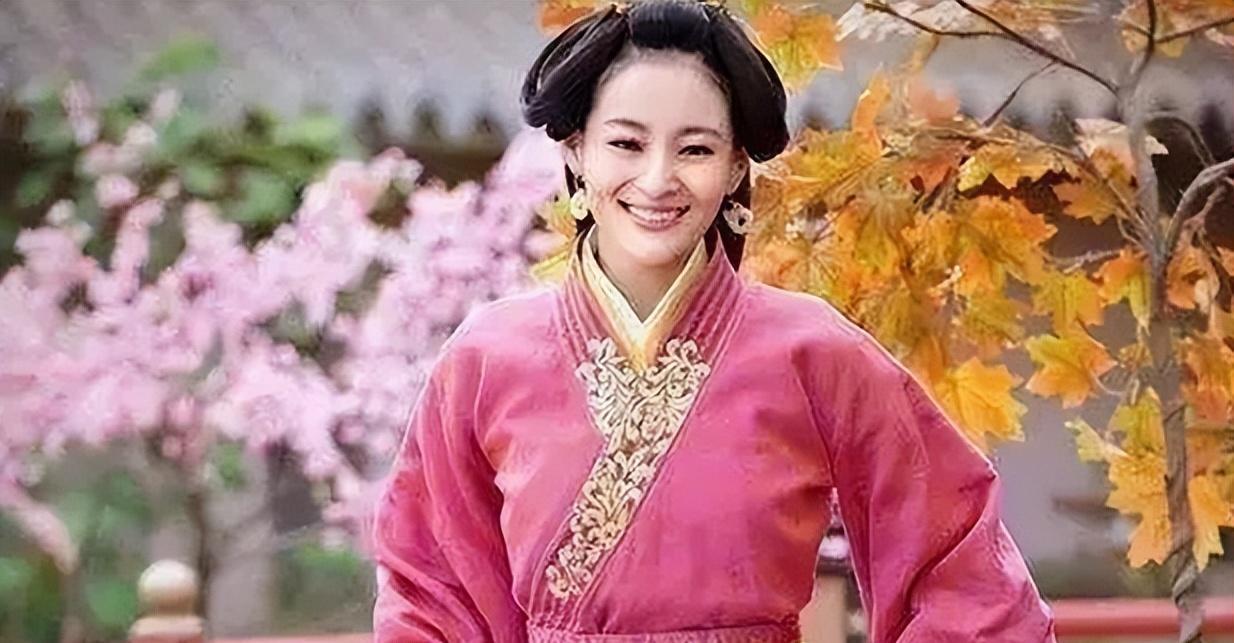 一日，光武帝刘秀正在处理公务，姐姐刘黄突然来访。她没像往常那样问政，反而红着