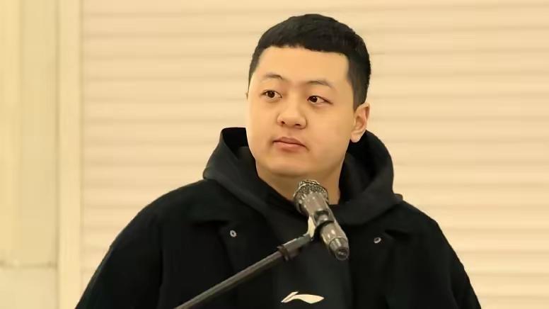 辽宁男篮选择外援的眼光都不仅用差劲形容，简直就是垃圾操作，小刘总可以竞选最差总经