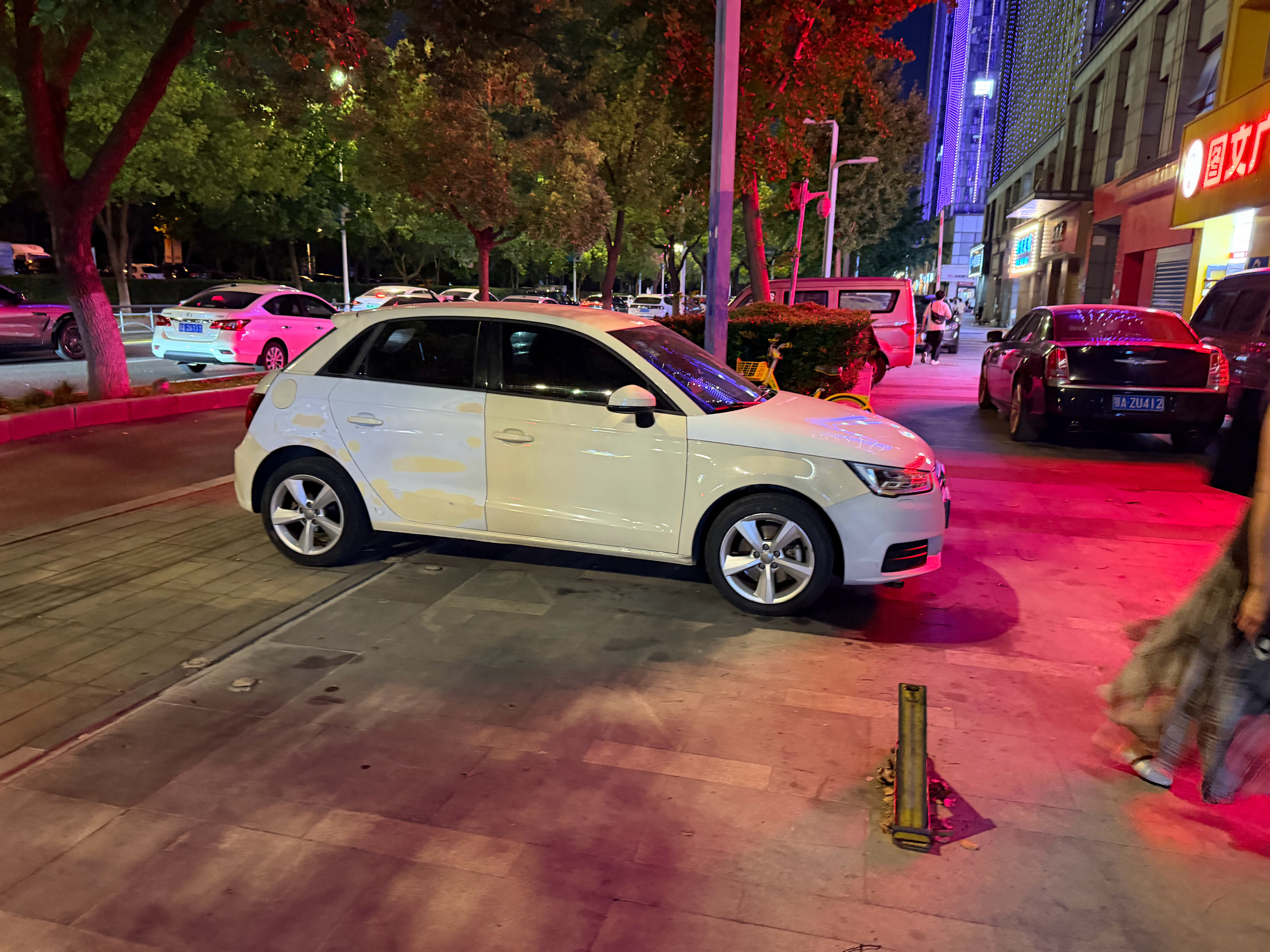 这玩意儿是不是炒的价格很高？现在燃油fiat500最后清仓价9万了