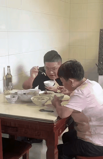 家庭风暴于无声处爆发！[捂脸哭][捂脸哭][捂脸哭]