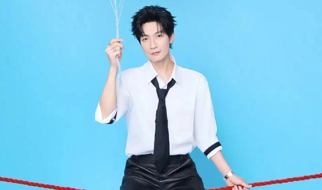 《歌手2025》第九期收视创新高，平均收视0.83%。单依纯演唱《舞娘》引发争议